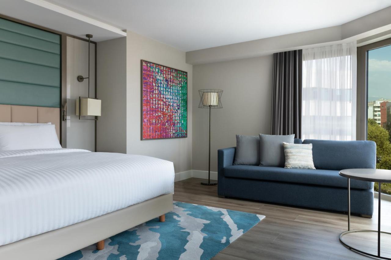 Izmir Marriott Hotel Екстериор снимка A room at the hotel