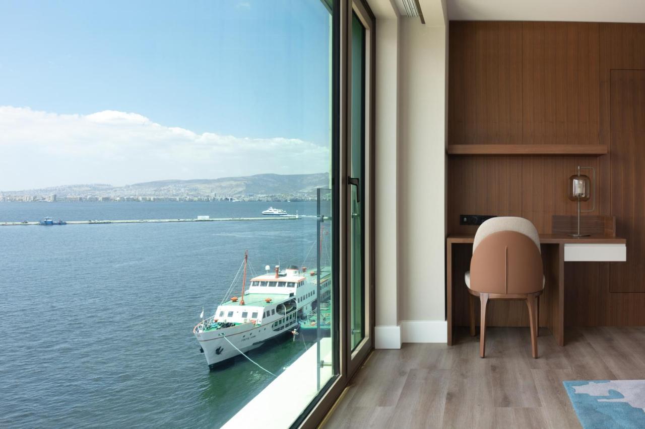 Izmir Marriott Hotel Екстериор снимка View from a room
