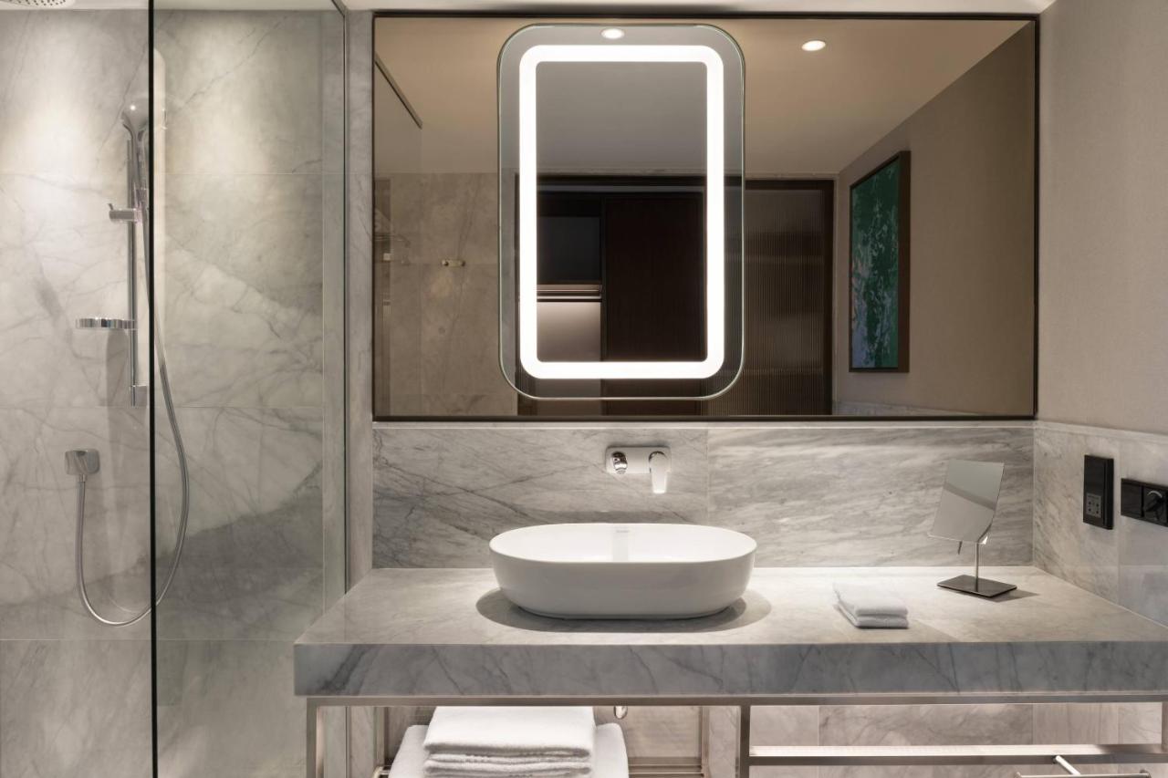 Izmir Marriott Hotel Екстериор снимка Bathroom