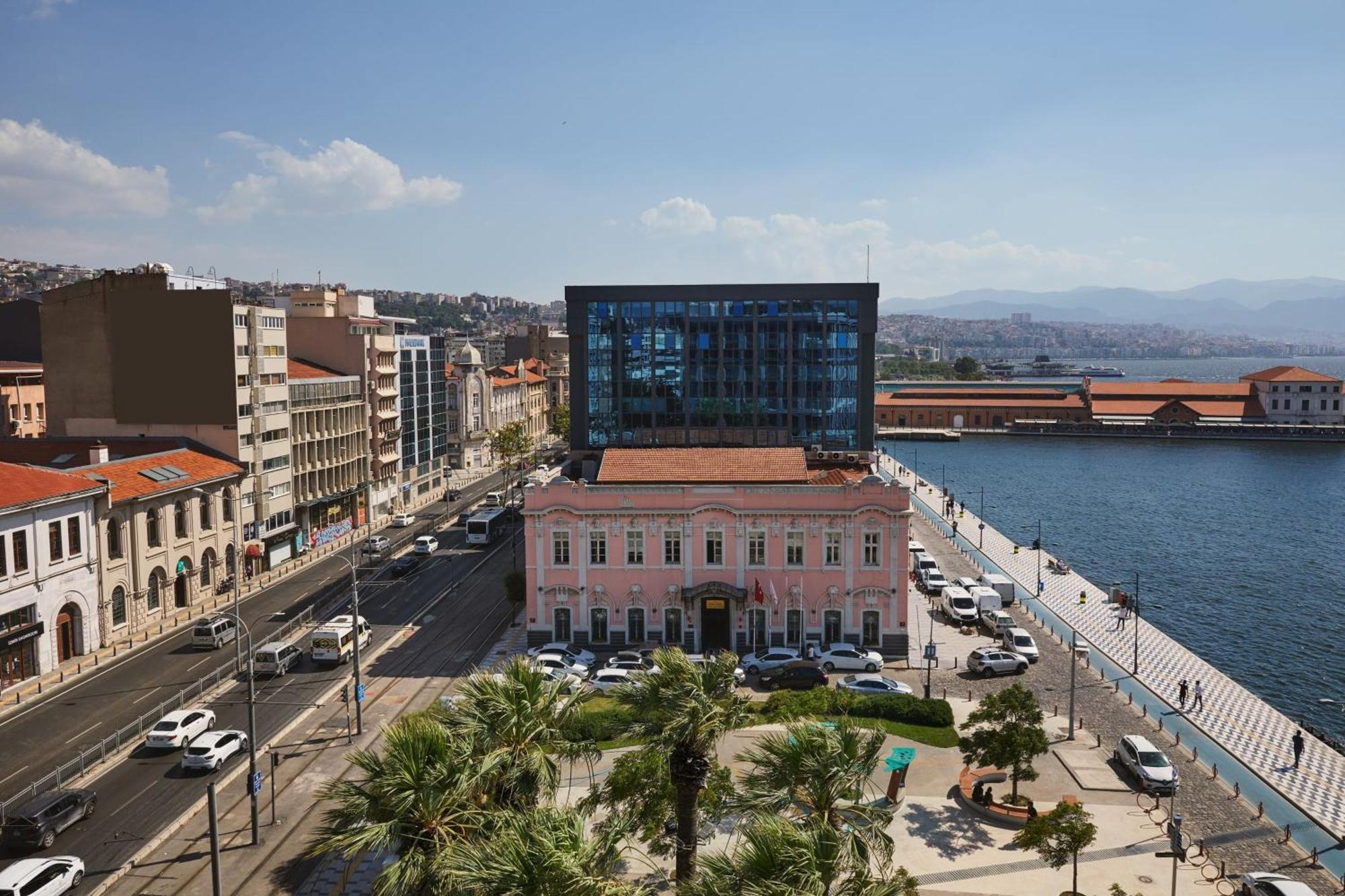 Izmir Marriott Hotel Екстериор снимка The new building of the National Museum of Contemporary Art