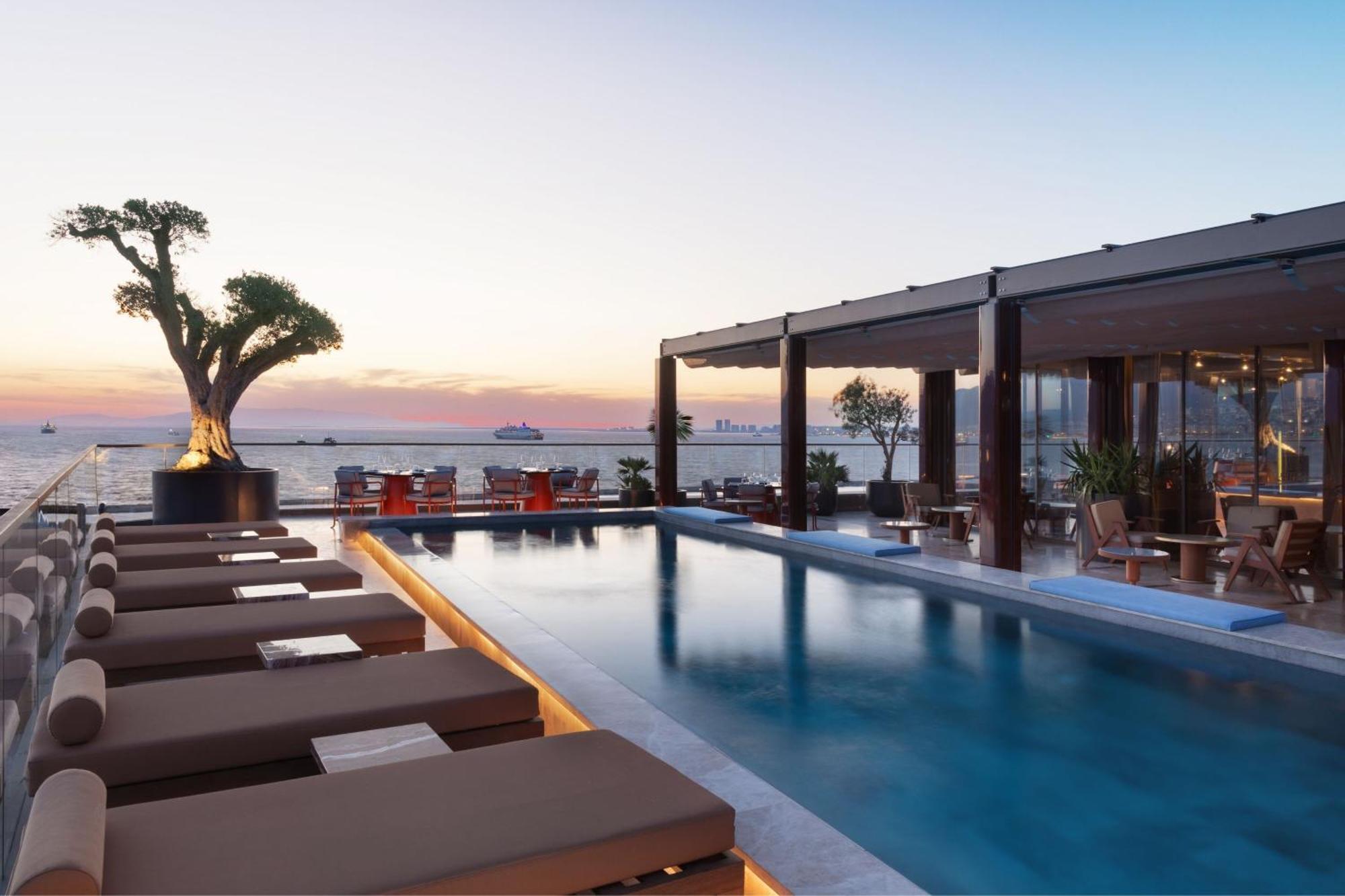 Izmir Marriott Hotel Екстериор снимка The Pool at the Westin Athens