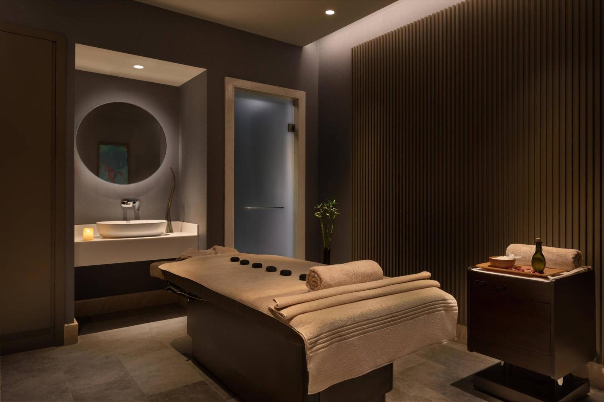 Izmir Marriott Hotel Екстериор снимка Spa treatment room