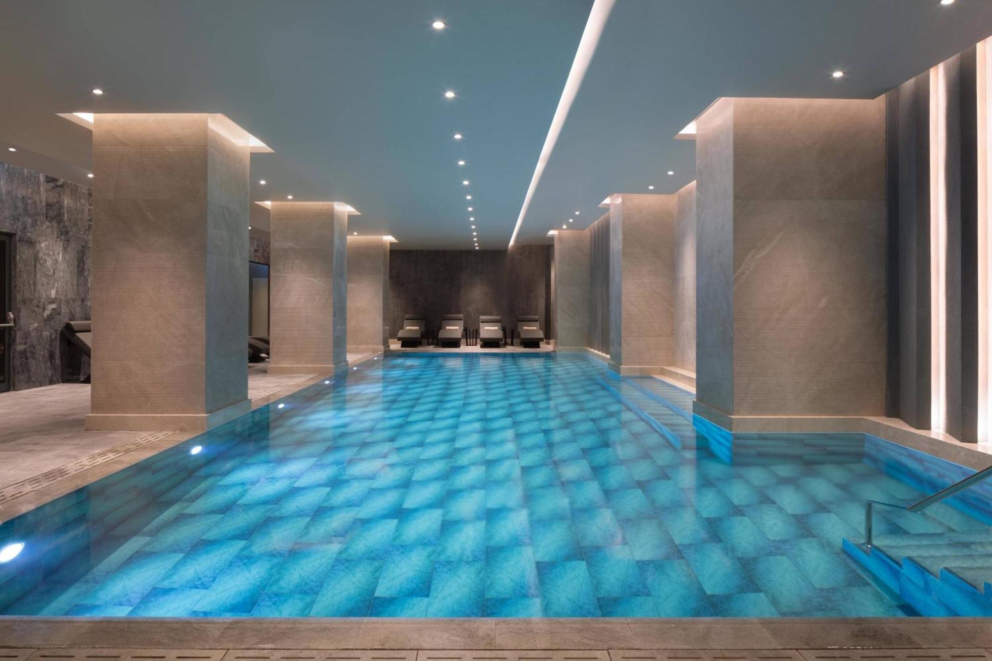 Izmir Marriott Hotel Екстериор снимка The pool at The Spa at The Landmark
